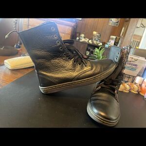 Dr Martens Stratford boots sz 6
